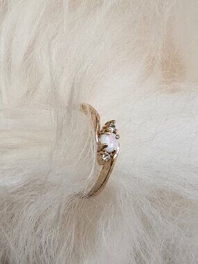 Swarovski Retired White Opal Aurora Borealis Gold Plated Ring Size 8 circa 1990s